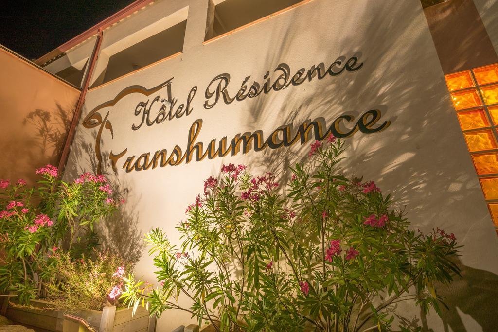 Hotel Et Residence De La Transhumance Saint-Martin-de-Crau Exterior photo