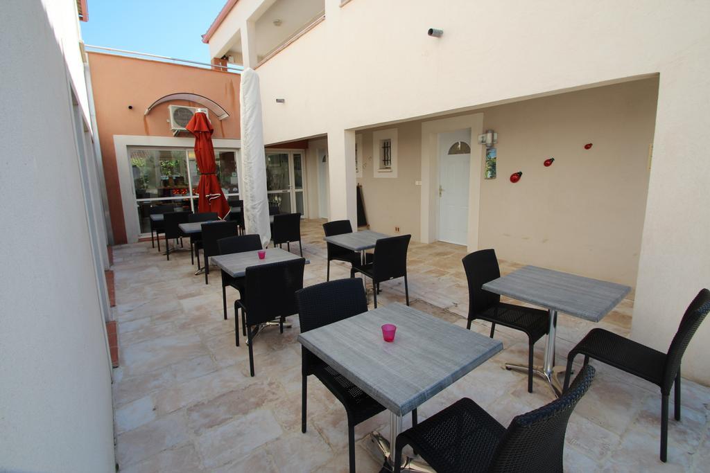 Hotel Et Residence De La Transhumance Saint-Martin-de-Crau Exterior photo