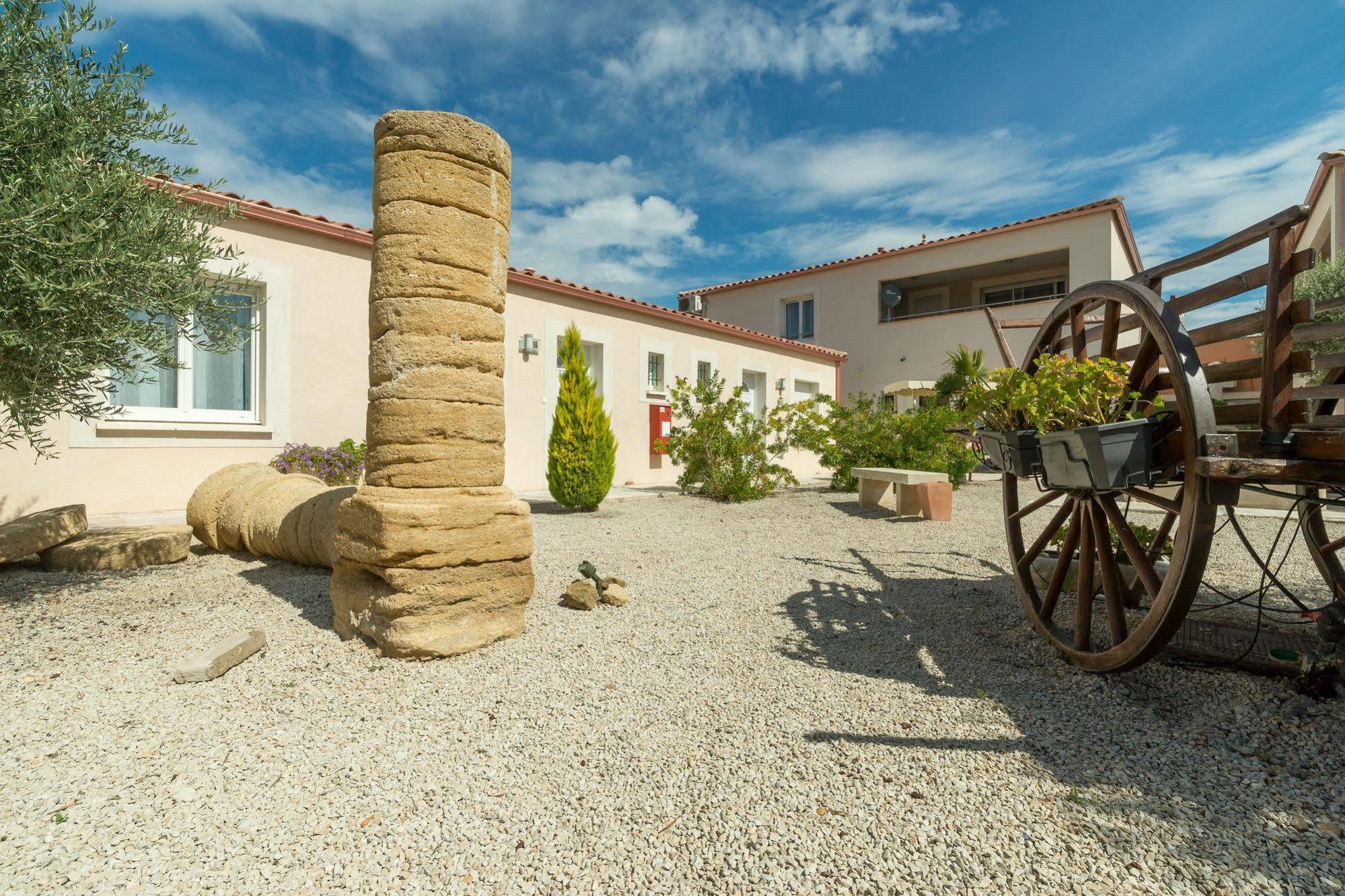 Hotel Et Residence De La Transhumance Saint-Martin-de-Crau Exterior photo