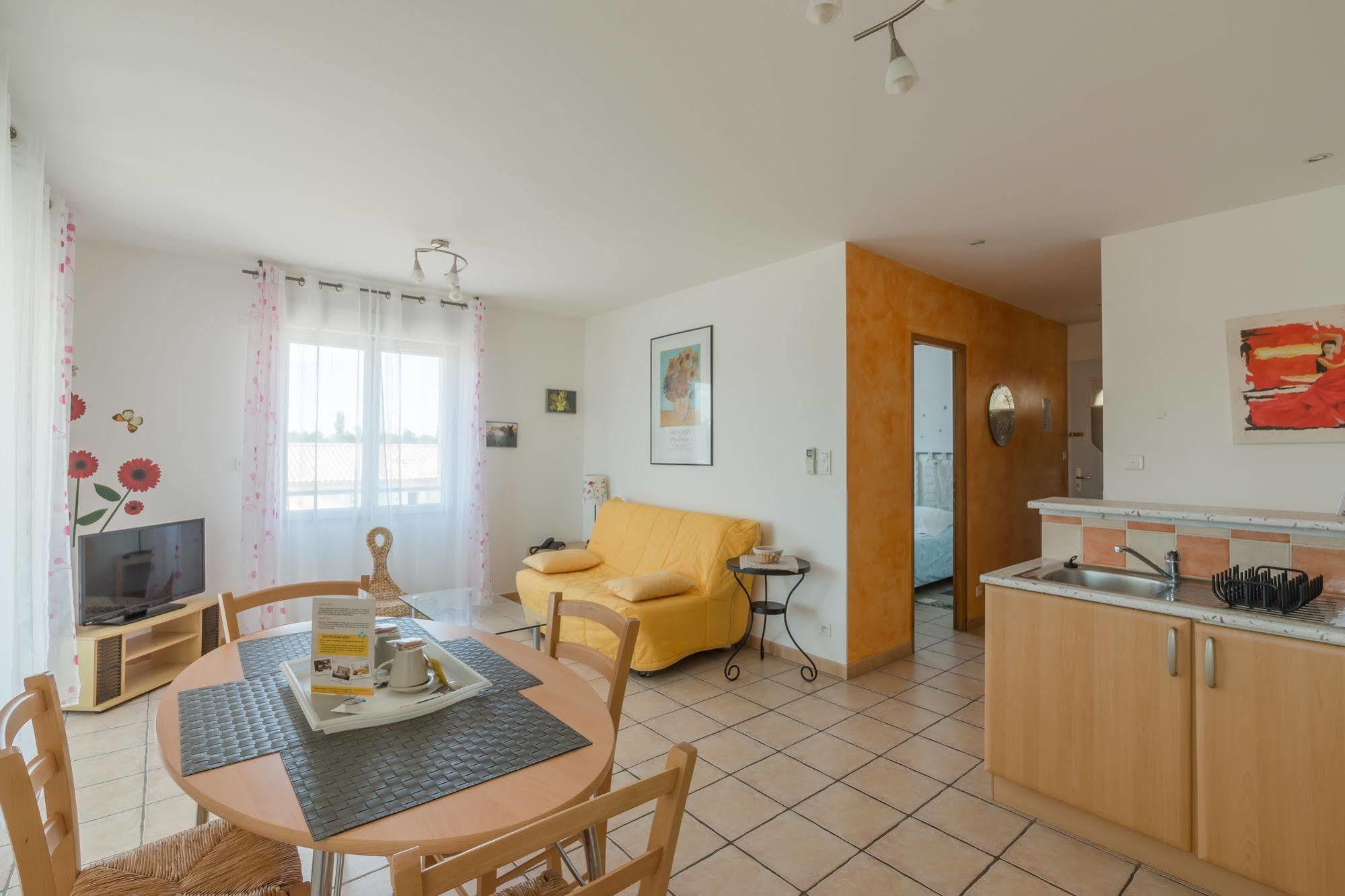 Hotel Et Residence De La Transhumance Saint-Martin-de-Crau Exterior photo