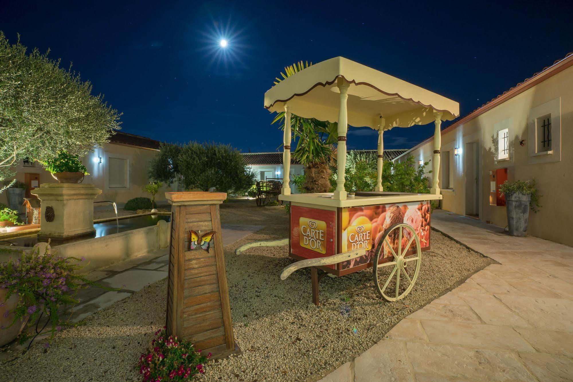 Hotel Et Residence De La Transhumance Saint-Martin-de-Crau Exterior photo
