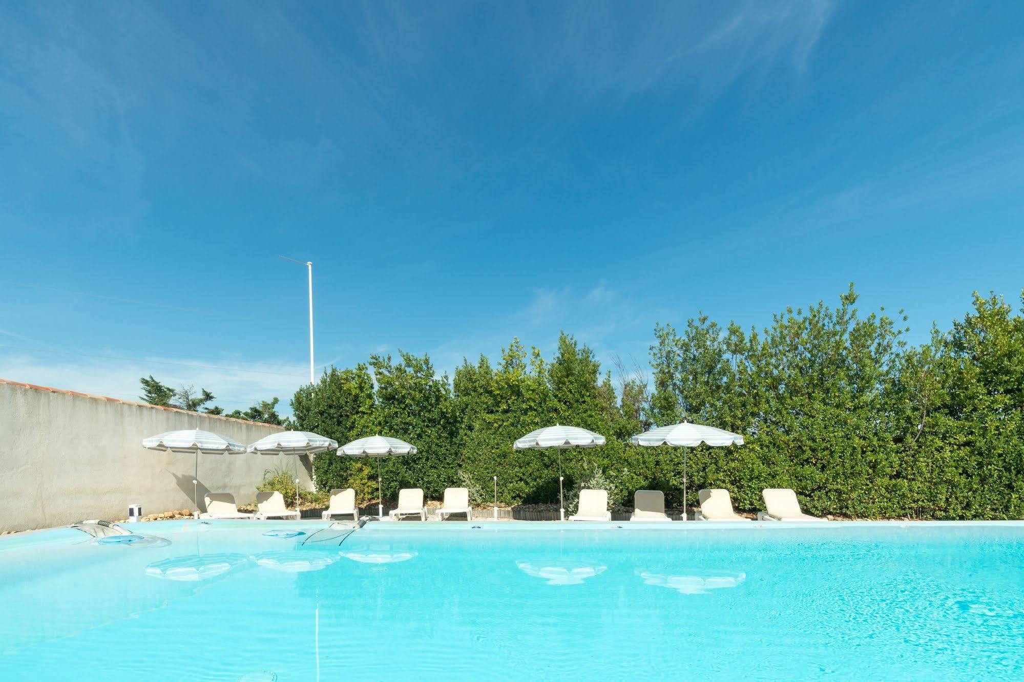 Hotel Et Residence De La Transhumance Saint-Martin-de-Crau Exterior photo